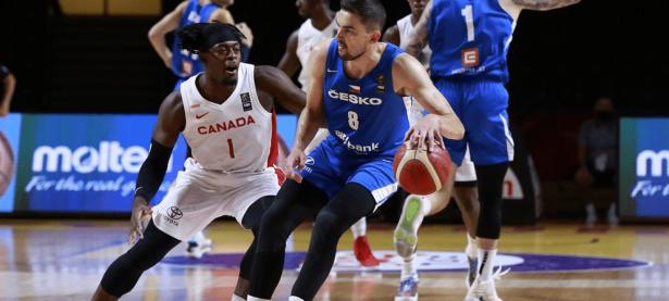 C7-JackeyLove在加拿大队比赛中惊险取胜，战术调整引发热议！的简单介绍