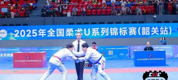 C7-柔道巡回赛掀起高潮，岭东旋风队读秒扳平塞北麒麟队，高压逼抢奏功——更衣室氛围正向的简单介绍