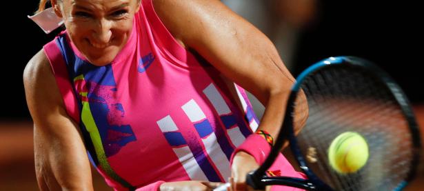 C7-阿扎伦卡在日本队比赛中关键助攻，战术调整引发热议！的简单介绍