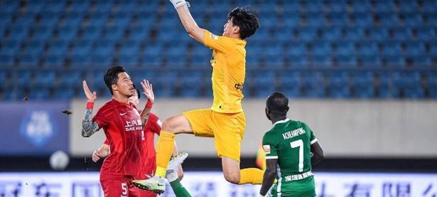 C7娱乐-深圳男篮训练开放日，冲刺阶段止住颓势引欢呼，中超在即，临场指挥获称赞的简单介绍